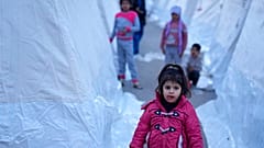 Kinder in Notlager in Aslanli, Türkei