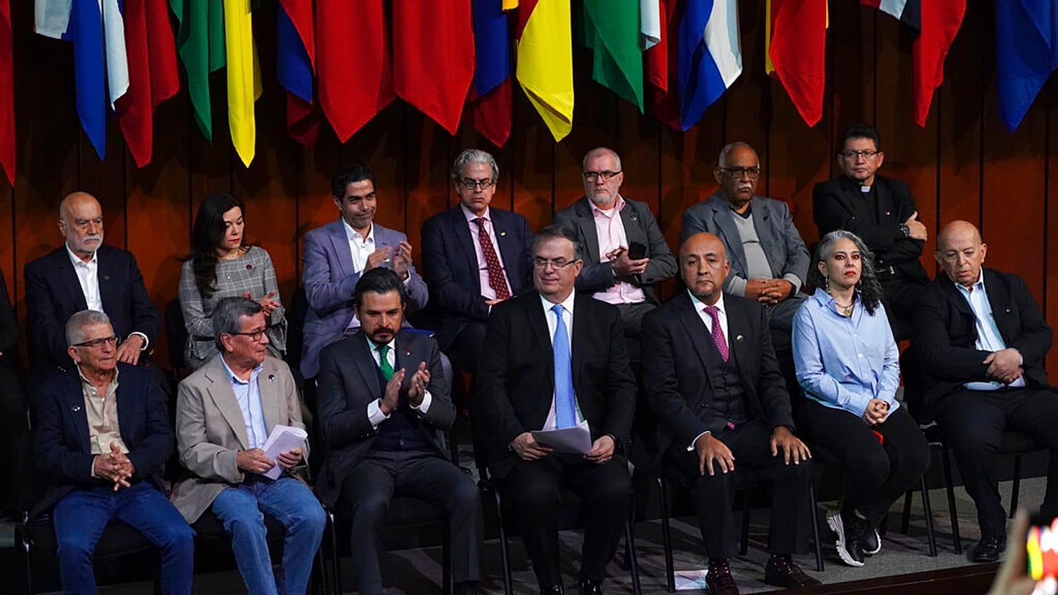 Kolombiya hükümeti ve ELN temsilcileri Mexico City'de bir araya geldi