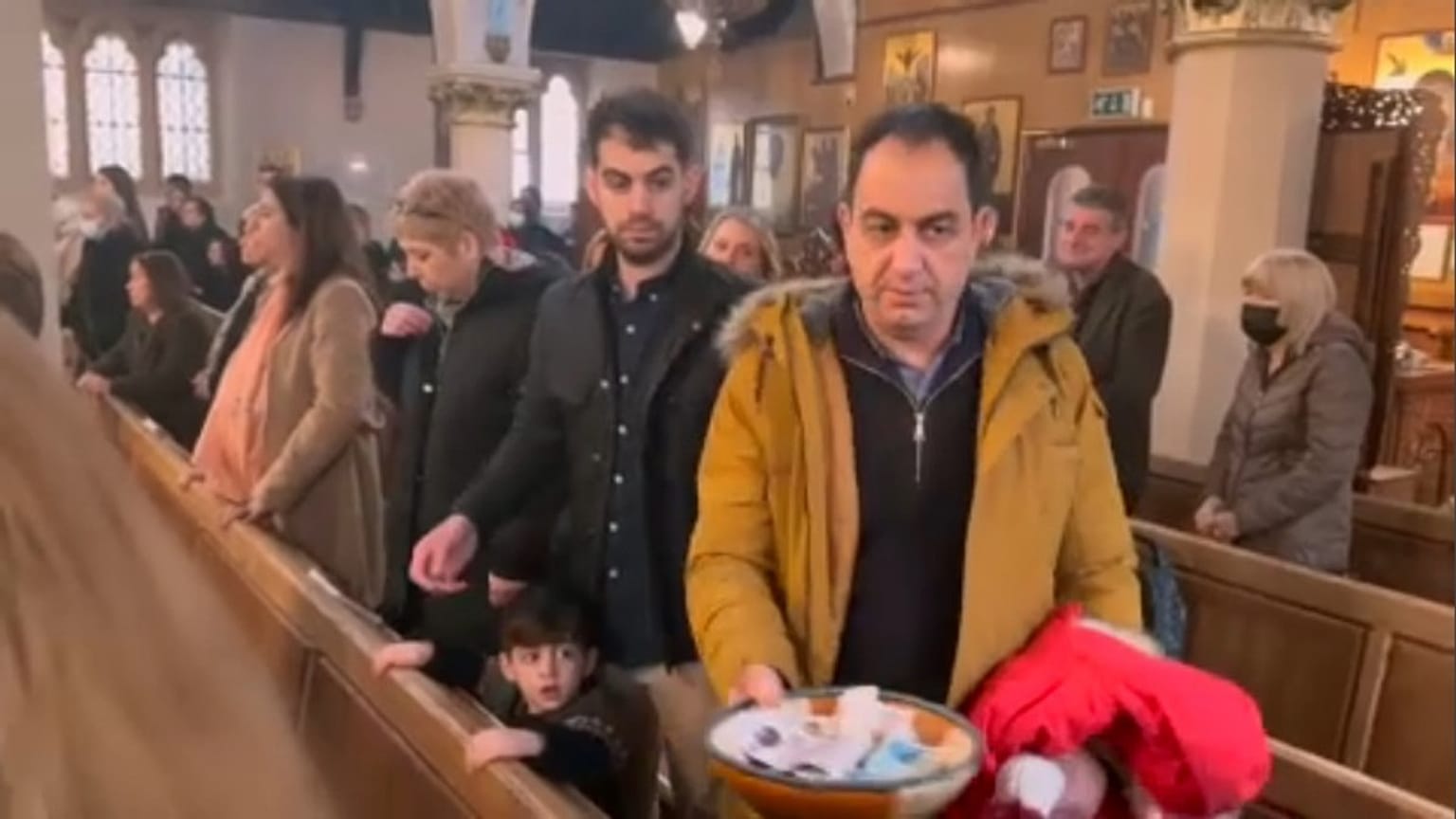 ΕΡΑΝΟΣ ΣΕ ΕΚΚΛΗΣΙΑ ΣΤΟ ΛΟΝΔΙΝΟ