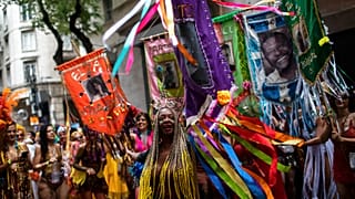 Perfomance de rue quelques jours avant l'ouverture du Carnaval de Rio