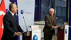 Ο επικεφαλής της ευρωπαϊκής διπλωματίας Ζοζέπ Μπορέλ και ο τούρκος ΥΠΕΞ Μεβλούτ Τσαβούσολγου