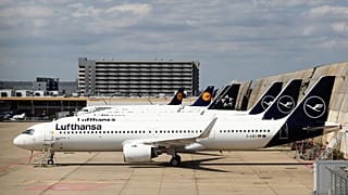 Lufthansa'da bilgisayar sistemlerindeki arıza nedeniyle uçuşlarda gecikmeler ve iptaller yaşanıyor