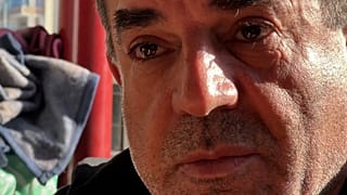 Halil Ibrahim Gokpinar konnte sich und seine Frau aus den Trümmern befreien. Doch die medizinischer Versorgung sei extrem schwierig, erzählt er Reporterin Annelise Borges.