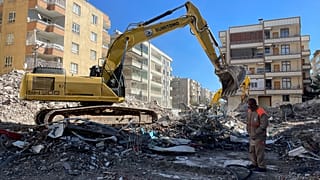 Şanlıurfa'da enkaz bölgesindeki çalışmaları