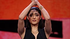 L'actrice franco-iranienne et membre du jury Golshifteh Farahani réagit sur scène lors du gala d'ouverture de la Berlinale, le 16 février 2023.
