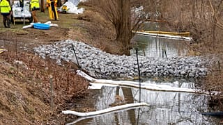 "L’eau ne montre aucune trace de produits contaminants après le déraillement d'un train transportant des produits chimiques", selon les autorités fédérales américaines.