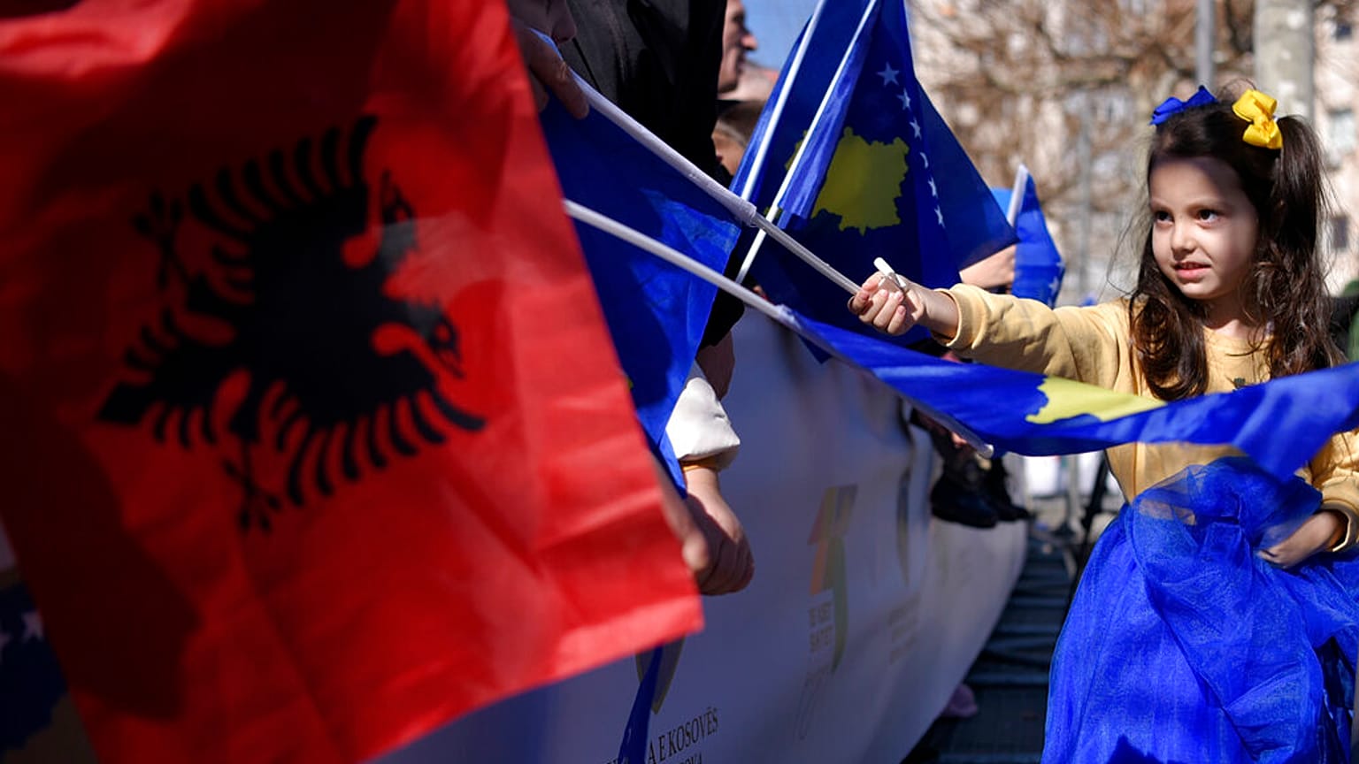 15 Jahre Unabhängigkeit werden im Kosovo gefeiert