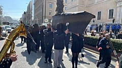 Πορεία καλλιτεχνών στο κέντρο της Αθήνας