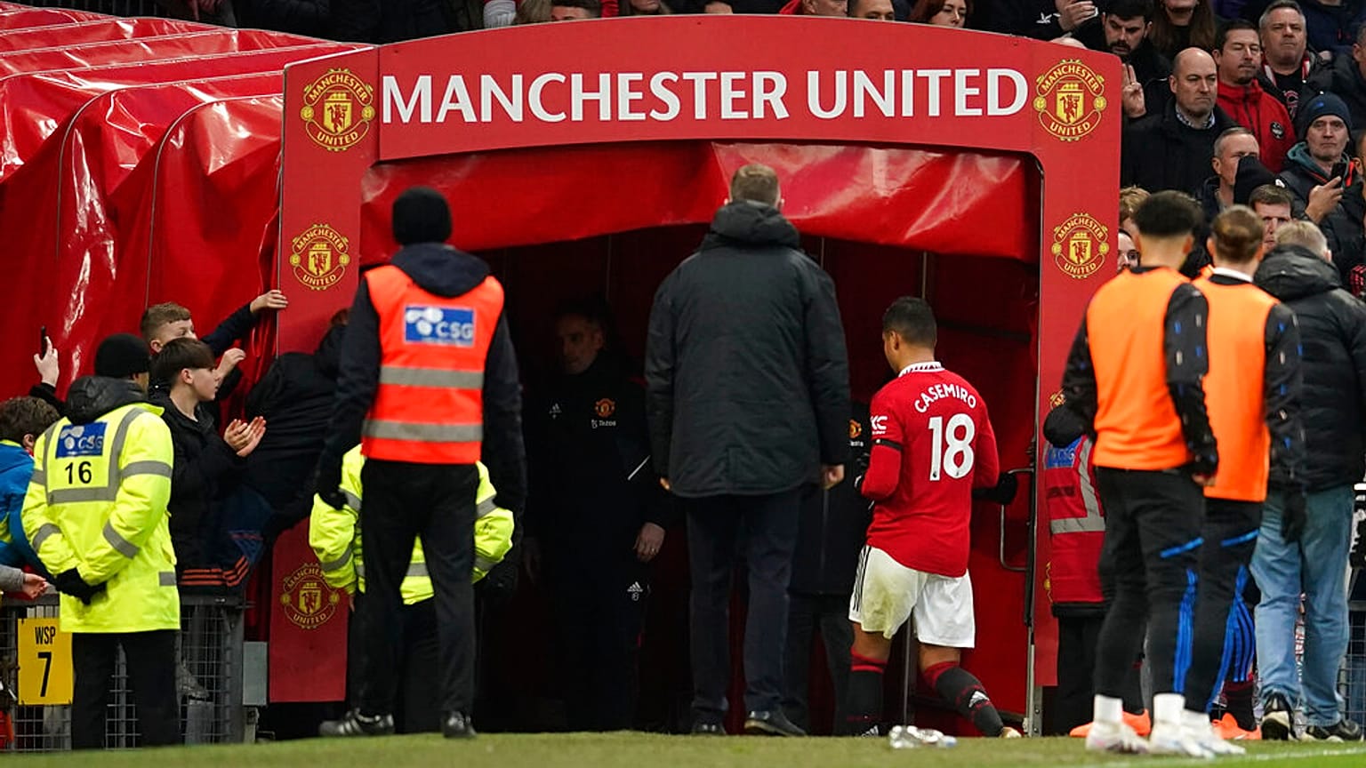 İngiliz Premier Lig takımlarından Manchester United satılıyor