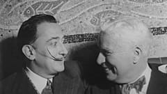 Salvador Daí fotografiado junto a Charlie Chaplin en Roma, Italia 1954