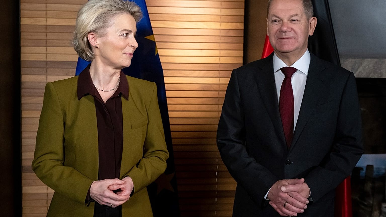 Ursula von der Leyen und Olaf Scholz in München