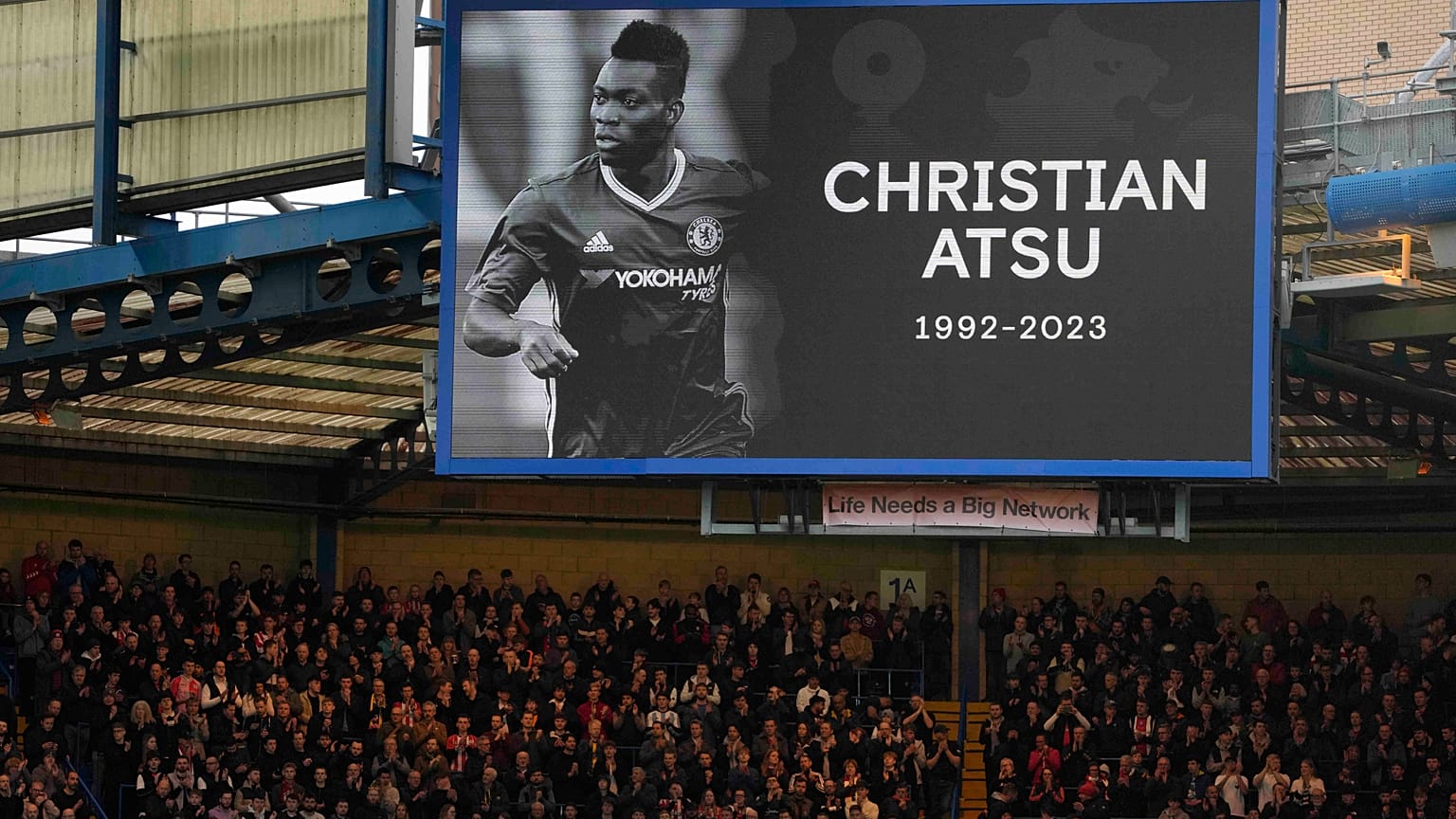 Schweigeminute vor dem Spiel zwischen Chelsea und Southampton in der englischen Premier League