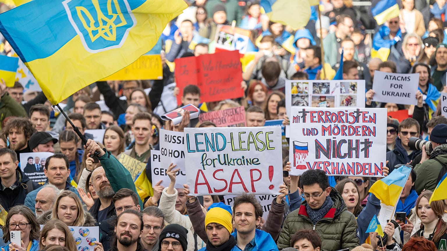 Акция в поддержку Украины во время Мюнхенской конференции по безопасности