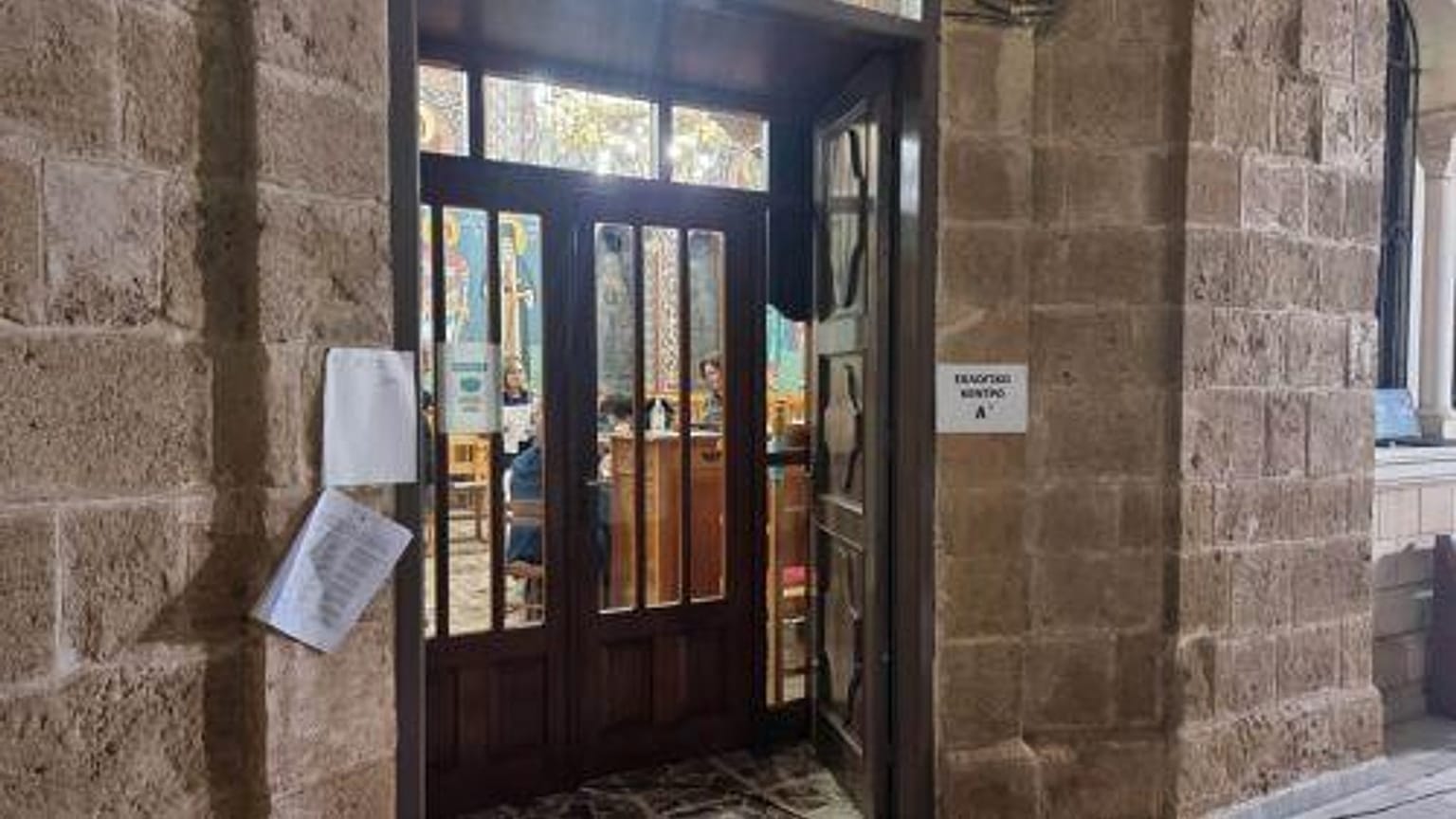 Εκλογικό κέντρο για τις μητροπολιτικές εκλογές στην Πάφο