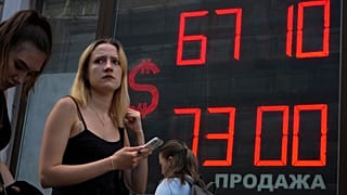 St. Petersburg kentinde bir döviz bürosu