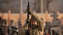 Ein ukrainischer Soldat in der Nähe von Kharkiw, 16. Februar 2023