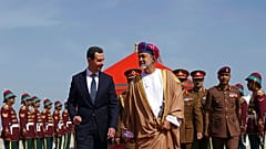 Syriens Präsident Baschar al-Assad (l.) mit Omans Sultan Haitham bin Tareq