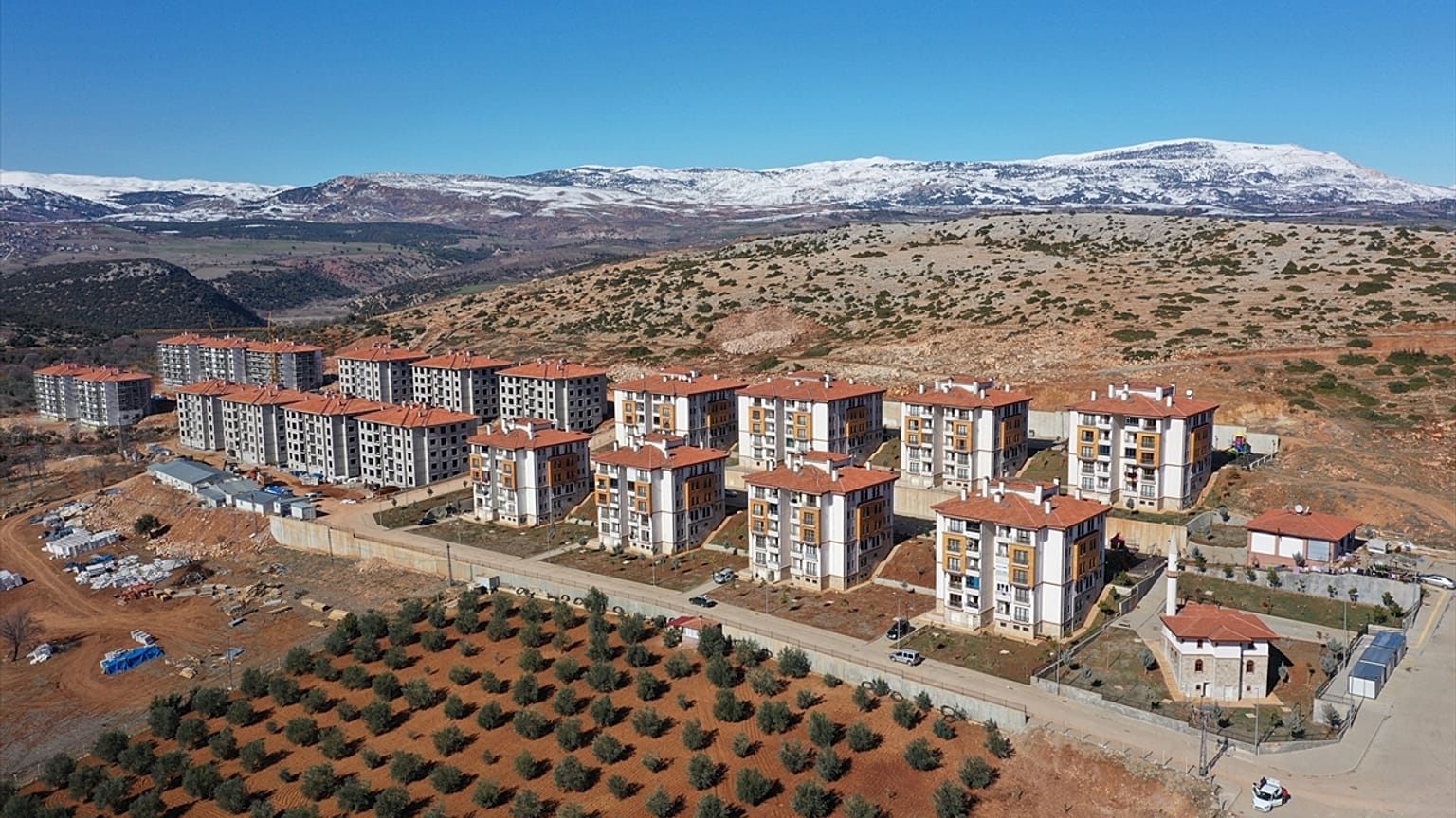 Pazarcık ilçesinde, TOKİ tarafından inşa edilen binalarda herhangi bir yapısal hasar olmadığı belirlendi