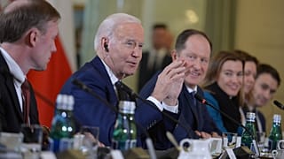 Joe Biden amerikai elnök (b2) az Andrzej Duda lengyel államfővel folytatott megbeszélése közben a varsói államfői rezidencián 2023. február 21-én
