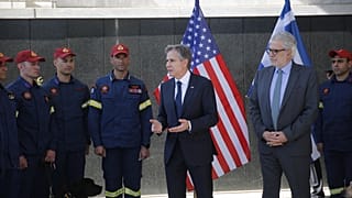Ο υπουργός Εξωτερικών των ΗΠΑ Άντονι Μπλίνκεν συναντάται με μέλη της ΕΜΑΚ