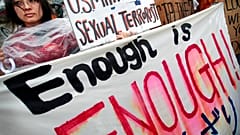 Tüntető Okinava szigetén 2008-ban - képünk illusztráció