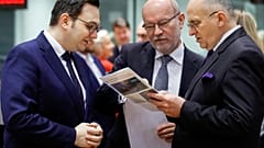 Jan Lipavsky cseh, Rastislav Kacer szlovák és Zbigniew Rau lengyel külügyminiszter az EU külügyminisztereit tömörítő Külügyi Tanács brüsszeli ülésén 20