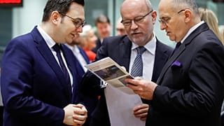 Jan Lipavsky cseh, Rastislav Kacer szlovák és Zbigniew Rau lengyel külügyminiszter az EU külügyminisztereit tömörítő Külügyi Tanács brüsszeli ülésén 20