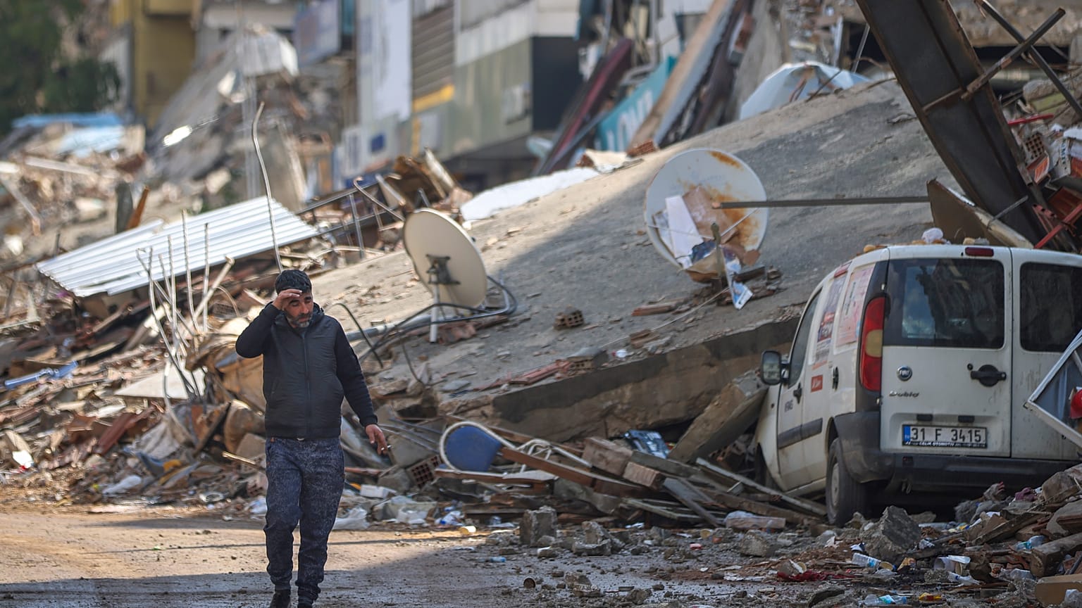 Distruzione e desolazione. (Antiochia, Turchia, 21.2.2023)