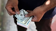 خرید و فروش دلار در خیابان فردوسی تهران