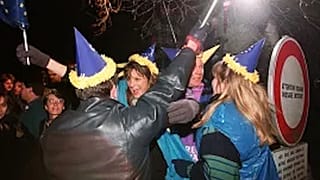 Einwohner von Scheibenhard, einem seit 1815 durch die deutsch-französische Grenze geteilten Dorf, feiern am 1. Januar 1993 die Wiedervereinigung ihres Dorfes
