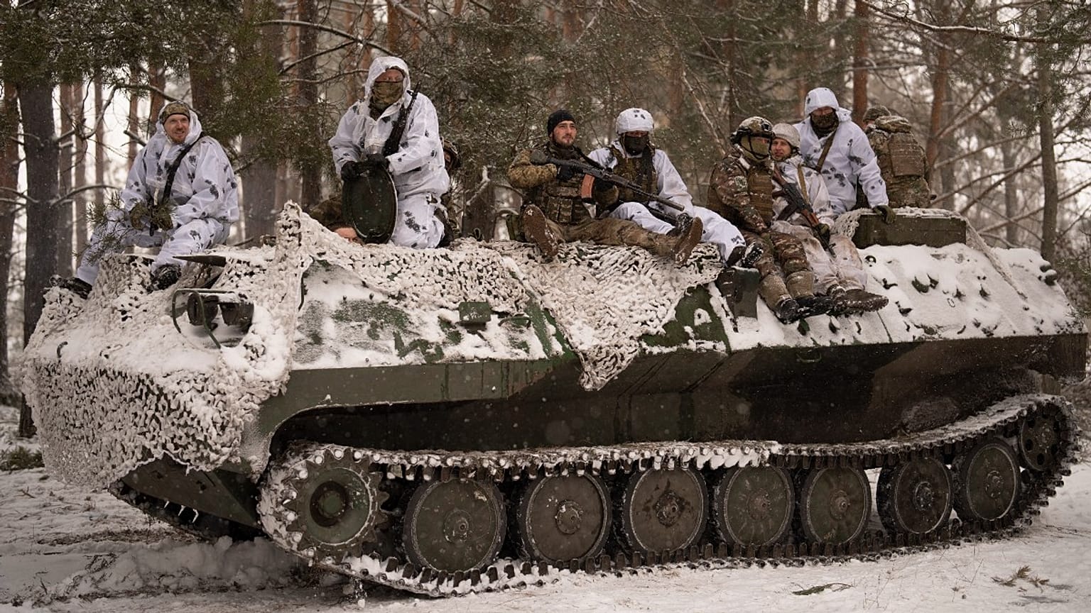 A frontra visszatérő ukrán katonák Kupjanszk közelében