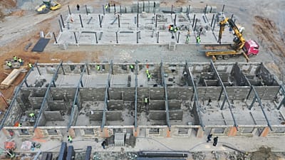 Deprem bölgesinde yapılan geçici barınma