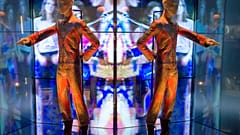 Das V&A Museum in London plant ein Bowie-Kunstzentrum, in dem der Archivschatz - darunter der Ziggy Stardust-Anzug - ab 2025 zu sehen sein wird.