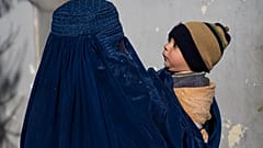 A hagyományos muzulmán viselet egyik arcot eltakaró változata (illusztráció)