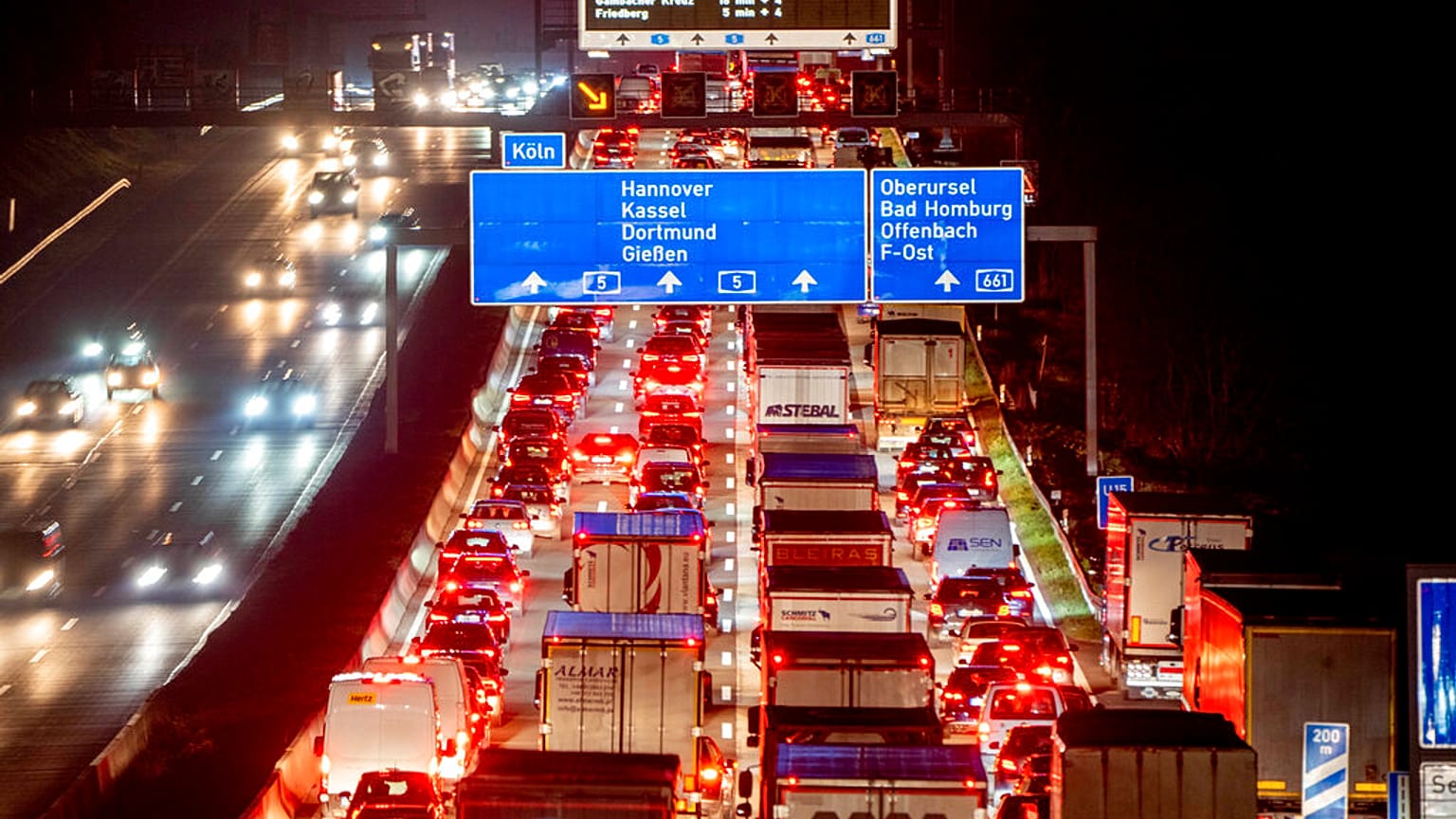 Stau bei Frankfurt im Dezember 2022