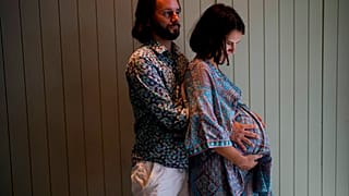 Ein russisches Paar in Argentinien. Die Müttersterblichkeit ist weltweit zuletzt gestiegen, warnen WHO und UN, woran liegt das?
