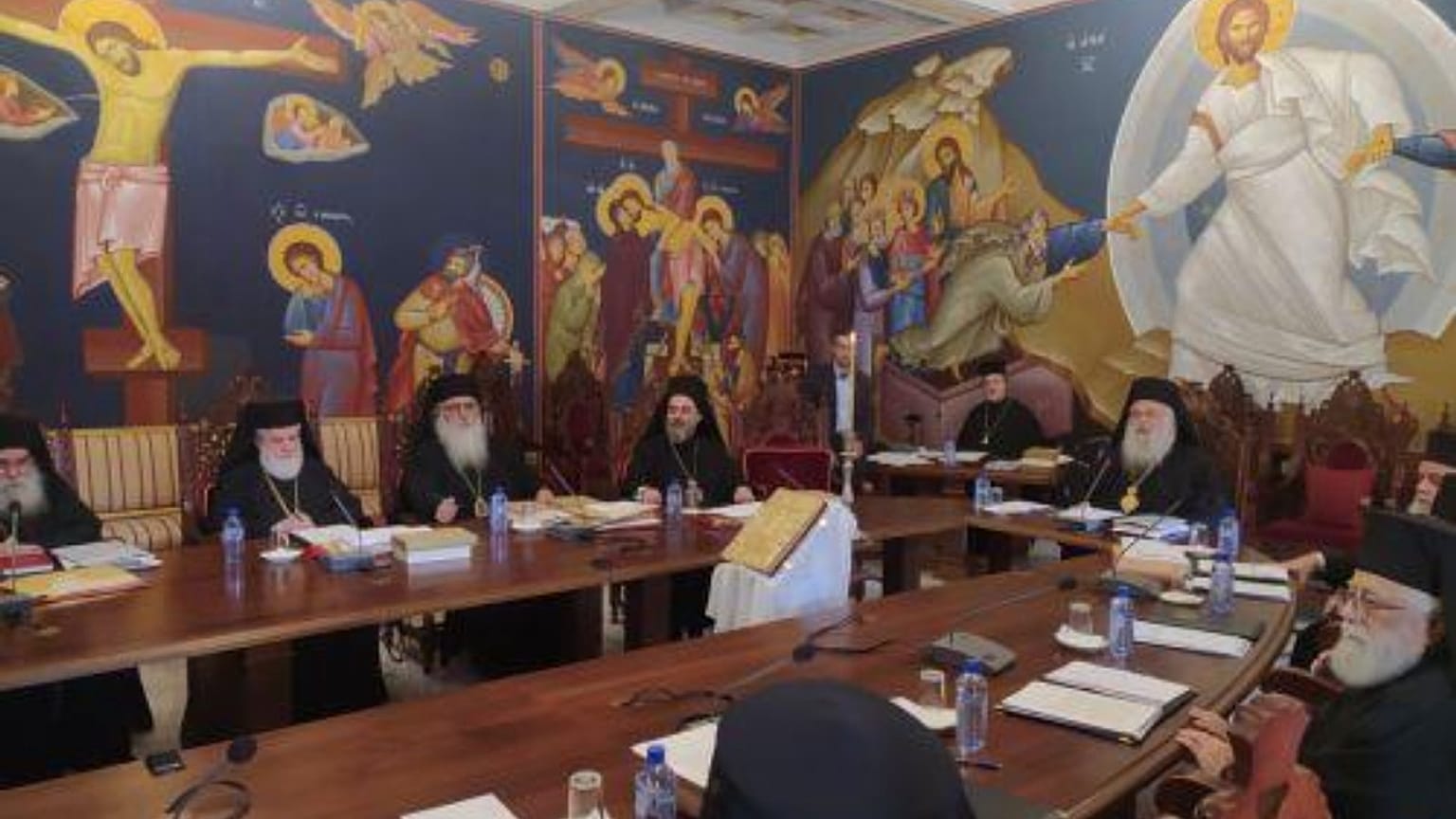 ΑΠΟ ΤΗ ΣΥΝΕΔΡΙΑΣΗ ΤΗΣ ΙΕΡΑΣ ΣΥΝΟΔΟΥ