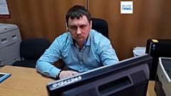 Депутат Абдалкин слушает послание Путина