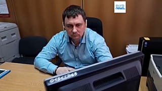 Депутат Абдалкин слушает послание Путина