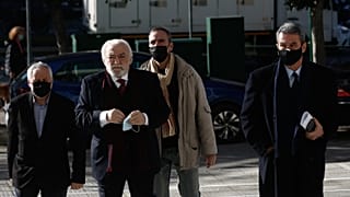 Ο επιχειρηματίας Χρήστος Καλογρίτσας εισέρχεται στον Άρειο Πάγο για να απολογηθεί για την υπόθεση του διαγων