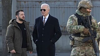 Presidente dos EUA, Joe Biden, ao lado do Presidente ucraniano durante a sua visita a Kiev, esta semana