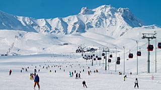 Das türkische Skigebiet Erciyes bietet 112 Pistenkilometer und liegt an einem der höchsten Gipfel Anatoliens.