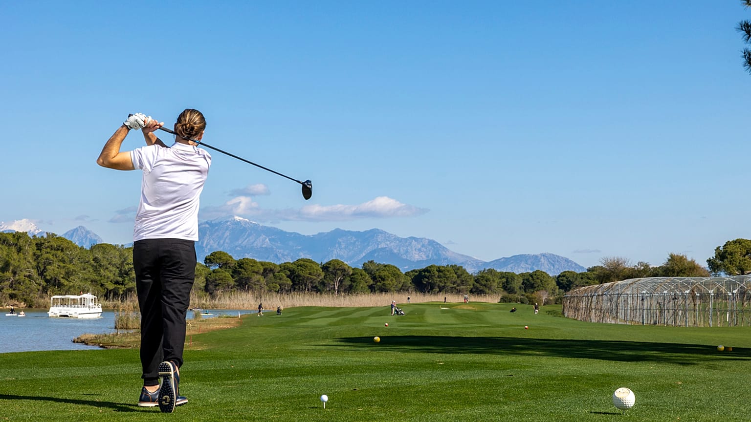 Golf tutto l'anno, in Turchia. Con vista sulla catena montuosa del Tauro. 