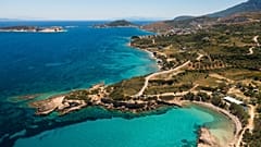 Türkiye ist mit 8000 Kilometern Küste gesegnet, die sich über das Schwarze Meer, das Mittelmeer, die Ägäis und das Marmarameer erstreckt.