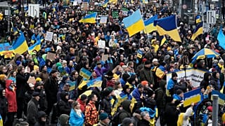 Corteo a Berlino per l'anniversario della guerra in Ucraina