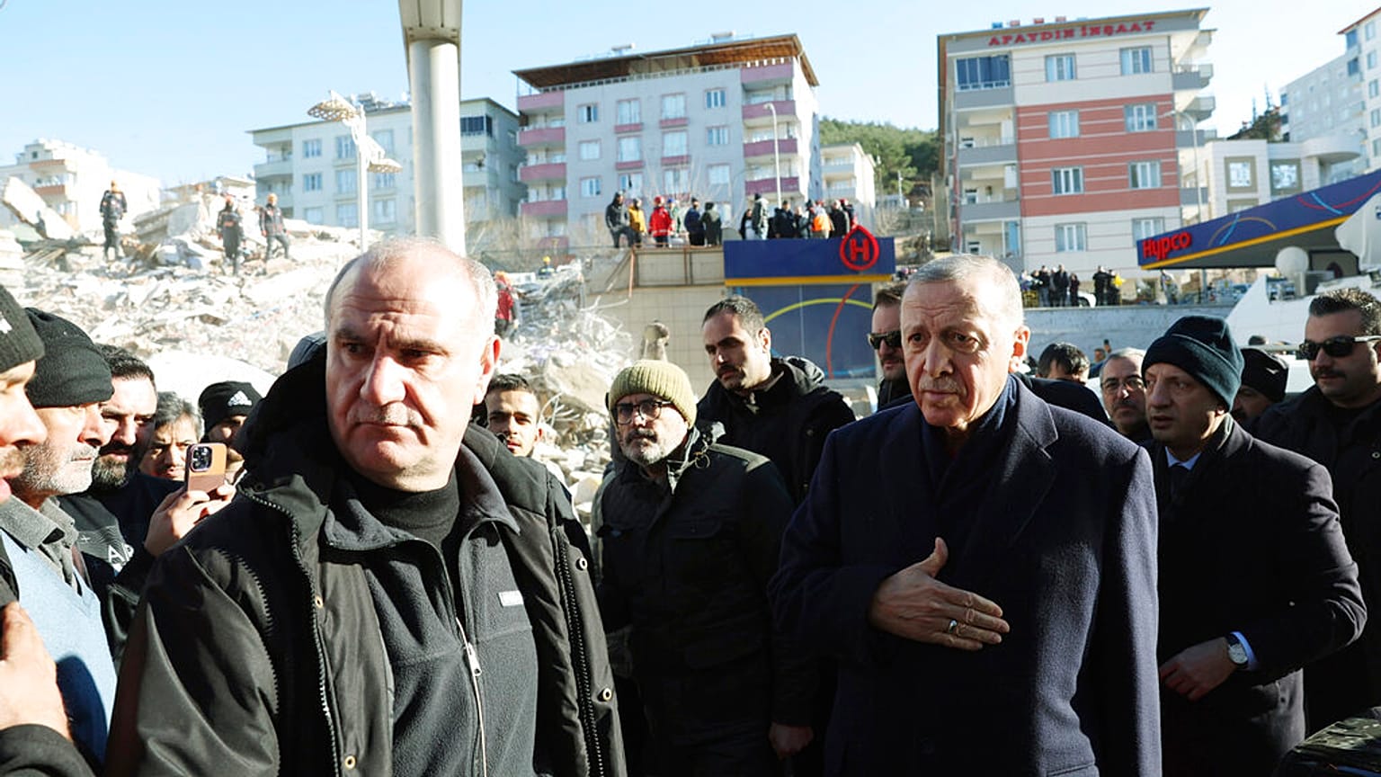 Ο Ερντογάν με σεισμόπληκτους