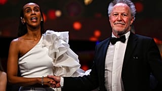 Nicolas Philibert, Regisseur des Dokumentarfilms "Sur lAdamant" bekommt den Goldenen Bären für den besten Film auf der Berlinale