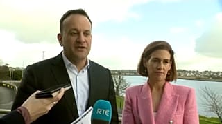 Il primo ministro irlandese Leo Varadkar, durante la sua dichiarazione a Galway. (25.2.2023)