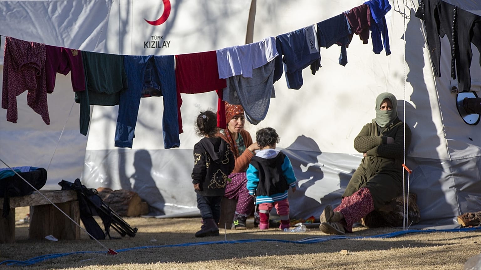 Kızılay'ınAhbap Derneği'ne çadır satmasına tepkiler büyüyor