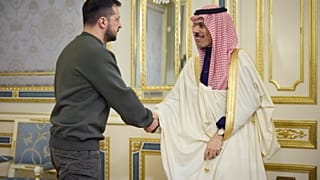 Az ukrán elnök és a szaúd-arábiai külügyminiszter kezet fog